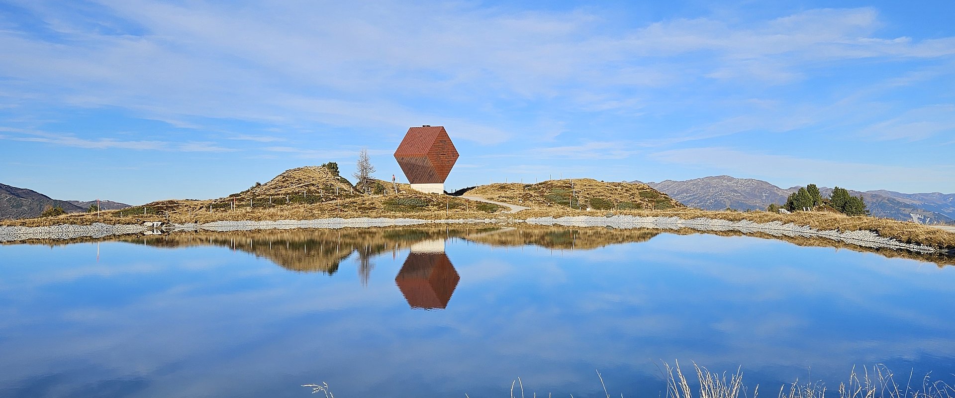 Granatkapelle mit See © Patrick Buttenhauser